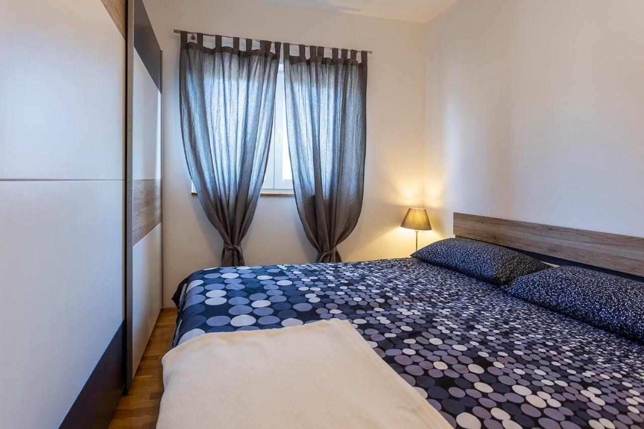 Apartment Karoca Pula